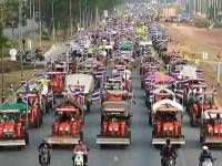 ชาวนายังปิดกระทรวงพาณิชย์-ลือยกระดับปิดสุวรรณภูมิ