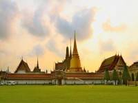 วัดพระแก้วครองที่ 1 คนนิยมไปทำบุญสงกรานต์