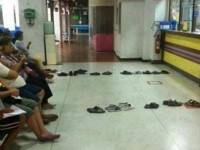 ต่างชาติอึ้ง!พี่ไทยต่อร้องเท้าแทนการเข้าคิว