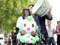 สุภิญญา รับคำท้า IceBucketChallengeTH(ชมคลิป)