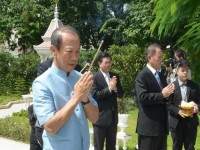 รมว.คลังเข้าสักการะสิ่งศักดิ์สิทธิ์